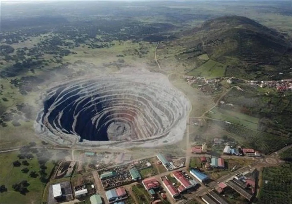 Recreación de un proyecto de minería buitre en Extremadura