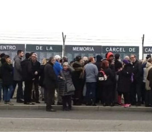 Vecinos de Carabanchel reivindican un memorial en recuerdo de los presos en Carabanchel, en los terrenos de la antigua cárcel del franquismo