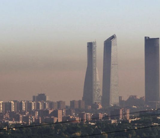 Contaminación en Madrid torres Chamartín