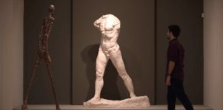 Esculturas de «El hombre que camina» de Giacometti y Rodin en la exposición de la Fundación Mapfre en Madrid