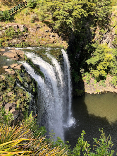 Catarata Haururu Falls, en el parque fluvial de Haururu, Nueva Zelanda