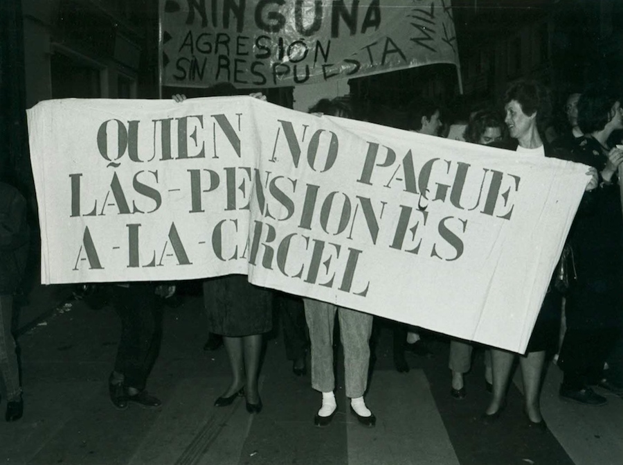 Manifestación para exigir el pago de pensiones a las mujeres separadas y contra El mayor enemigo de las mujeres