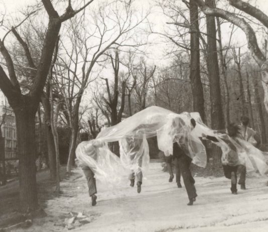 Ignacio Gómez de Liaño: La nube. Poema público, 1971 / Copia de exposición, 2019. Fotografías en b/n sobre papel. Donación de Ignacio Gómez de Liaño, 2019