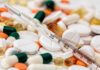 Detenidos por vender pastillas para adelgazar adulteradas con un derivado de la anfetamina Termómetro de mercurio sobre pastillas de diversas formas y colores.