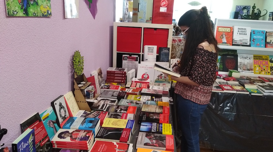 En La Libre se pueden hojear y sentir los libros antes de comprarlos