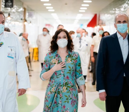 Díaz Ayuso y Ruiz Escudero en el Hospital Infantil Niño Jesus