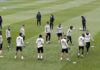 Primer convenio colectivo mundial entre clubes y futbolistas Entrenamiento en grupo del Real Madrid