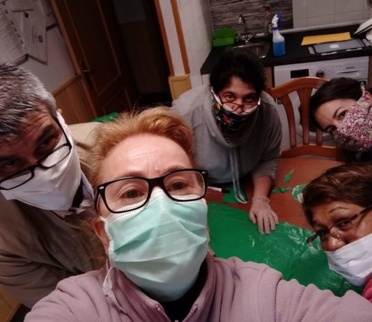 Usuarias de Apadis con mascarilla