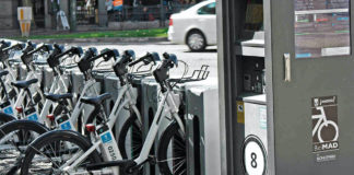 Estacionamiento para bicicletas eléctricas del servicio público BiciMad en Madrid