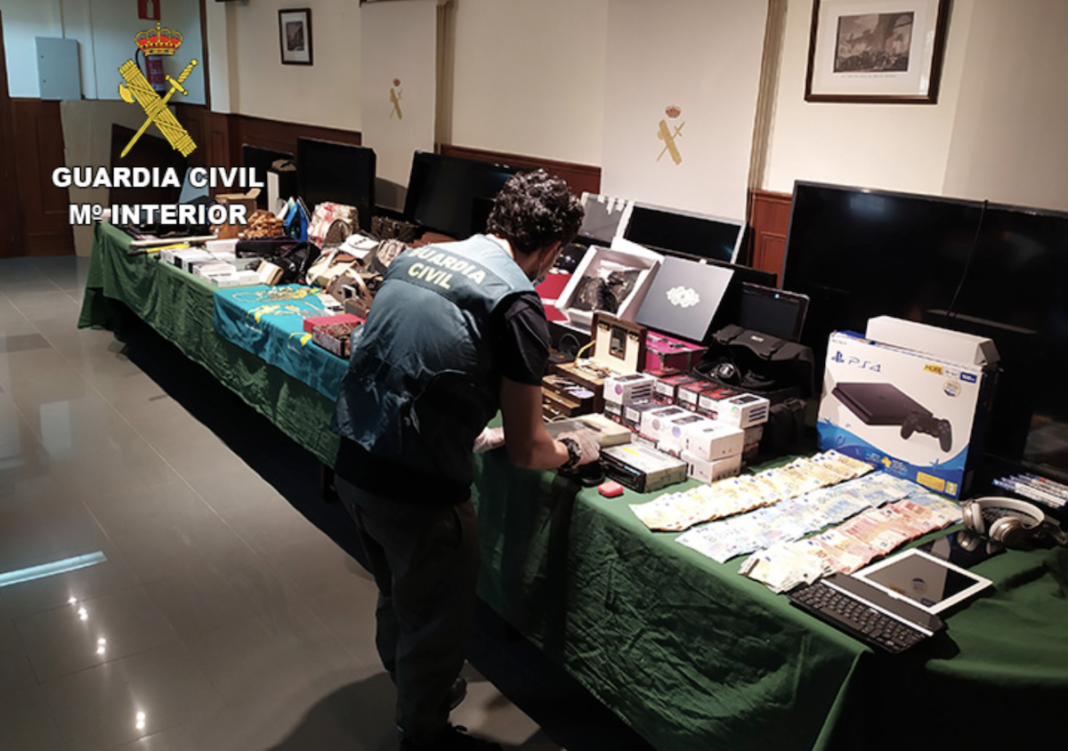 La Guardia Civil expone en Tres Cantos objetos procedentes del robo en viviendas aisladas