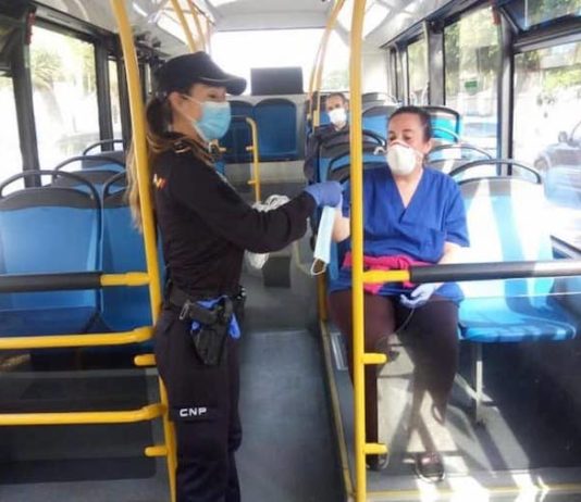Mascarillas autobuses policía