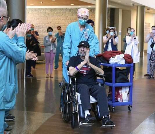 Michael Flor dado de alta en Swedish Issaquah de Seattle. Foto tomada de The Seattle Times