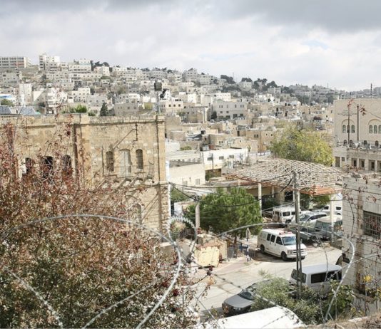 UNRWA/Marwan Baghdadi: El asentamiento Beit Hadassah en la zona H2 de Hebrón, Cisjordania