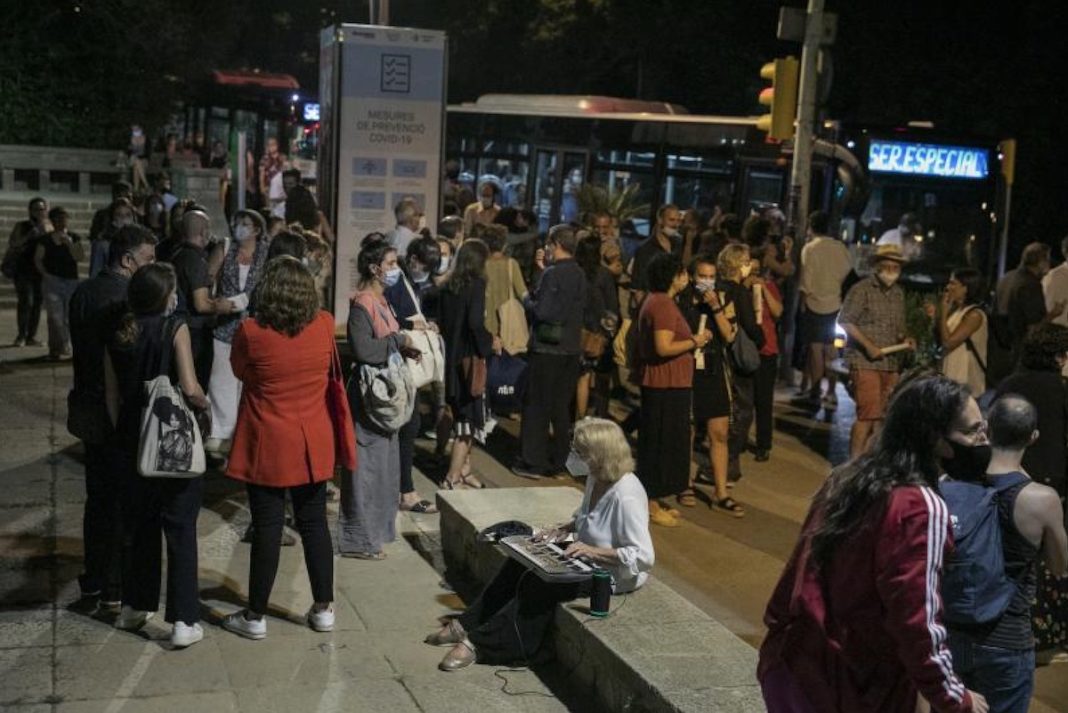 Un grupo de personas en Barcelona © Ayuntamiento de Barcelona / Edu Bayer