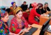 Banco Mundial: Un grupo de mujeres dedicadas al campo de la estadística procesan datos para su análisis en Turkmenistán.