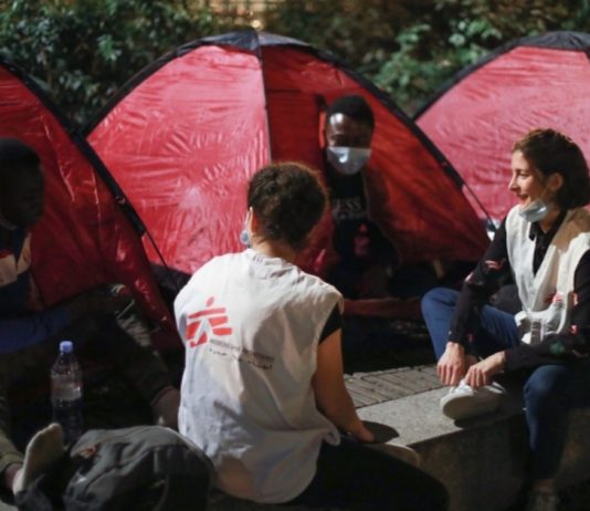 MSF: menores no acompañados en las calles de París © Nicolas Guyonnet/MSF