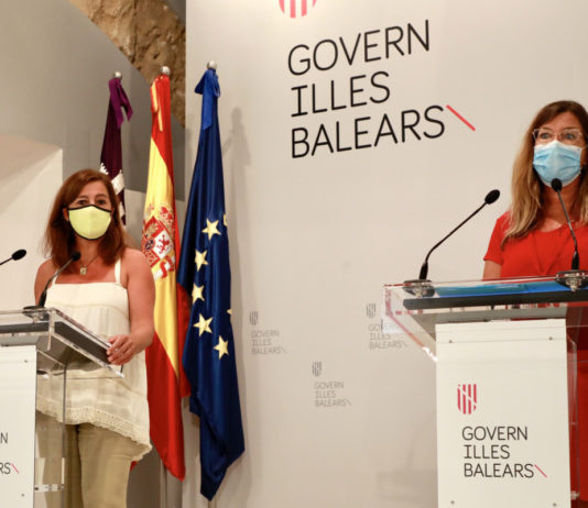 Patricia Gómez y Francina Armengol