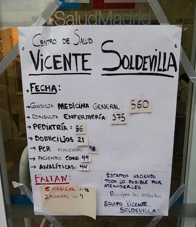 Profesionales de los centros de salud informan a los vecinos de la precariedad asistencial