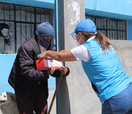 Quito: Lilia Yunda, presidenta de la Unidad Patronato Municipal San José, encabeza la Brigada Patronato a tu lado, que visita en sus hogares a adultos mayores en situación de extrema pobreza, en la parroquia de Lloa, al sur occidente de la capital.