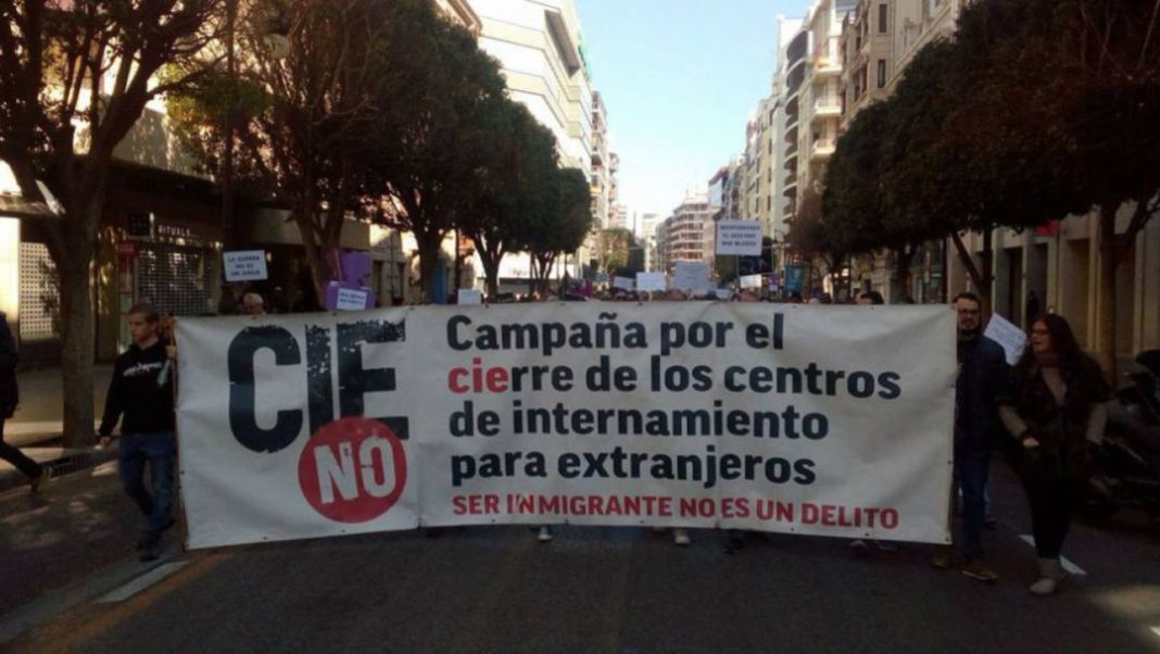 Manifestación por el cierre de los CIE en España