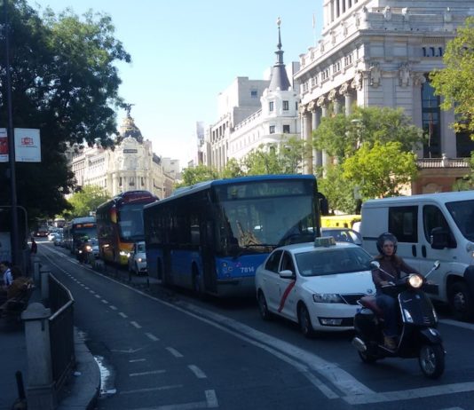 Madrid, carril bici en la calle Alcalá