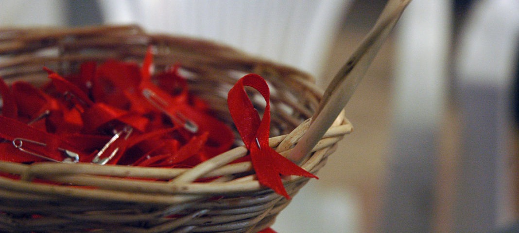 lazos rojos contra el sida