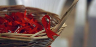 lazos rojos contra el sida