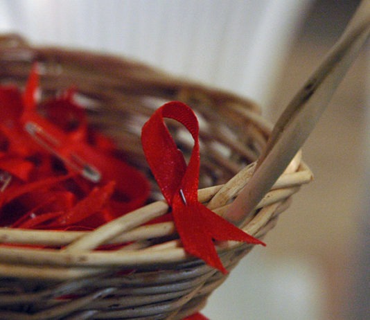 lazos rojos contra el sida