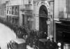 El Ateneo de Madrid candidato al premio Princesa de Asturias 2021 de Comunicación y Humanidades Largas colas a las puertas del Ateneo, en el año 1922, para escuchar una charla de Unamuno - Archivo ABC