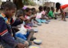 La desnutrición amenaza el futuro de millones de niños que dependen de los almuerzos escolares UNICEF/UN051605/Rich Niños comiedo en una escuela de la provincia de Maputo en Mozambique.