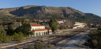 Bustarviejo: antigua estación de tren en la línea Madrid Burgos