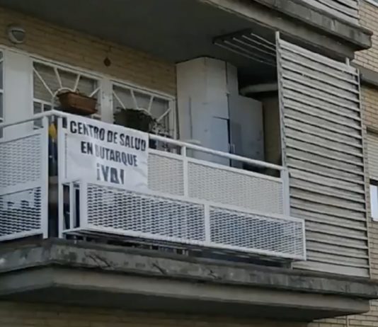 Pancartas de los vecinos reclaman un Centro de Salud en Butarque