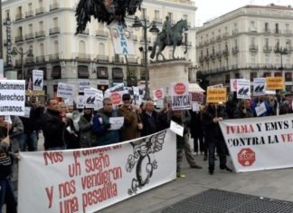 La jaula bancaria y sus criaturas IVIMA EMVS protestas fondos buitre foto archivo