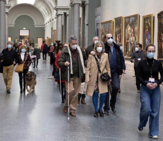 Participantes en la actividad Reencuentro en palabras. Museo Nacional del Prado