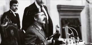 El teniente coronel Tejero en el asalto alCongreso de los Diputados el 23FEB1981 © Manuel López