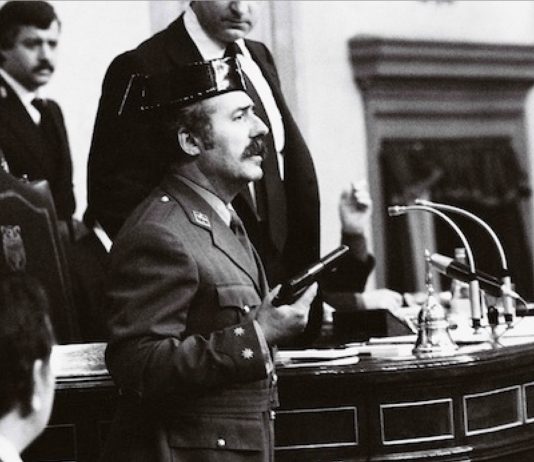 El teniente coronel Tejero en el asalto alCongreso de los Diputados el 23FEB1981 © Manuel López