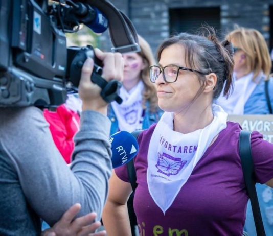 Vanessa Mendoza Cortez en una acción en defensa de los derechos de la mujer © AI