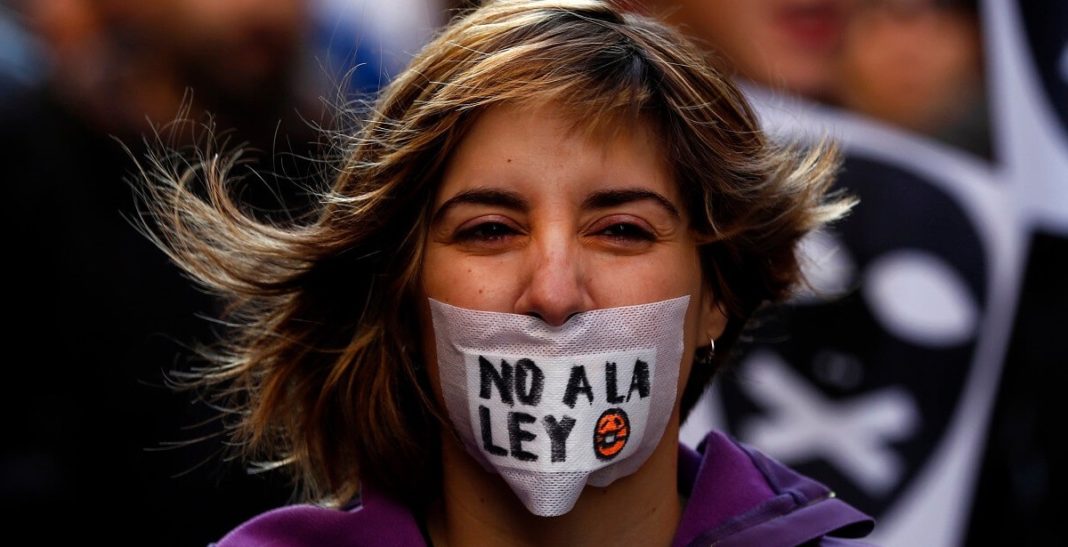 Campaña de Amnistía Internacional contra la «ley mordaza» en España