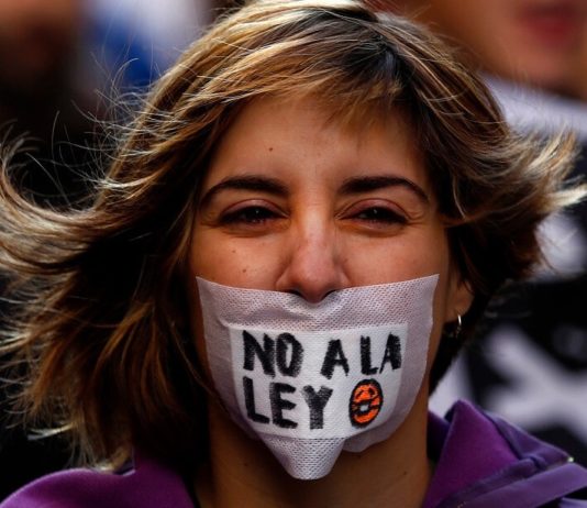 Campaña de Amnistía Internacional contra la «ley mordaza» en España