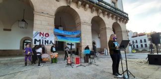 Protestas en Cáceres (España) por la instalación de una mina de litio en las afueras de la ciudad