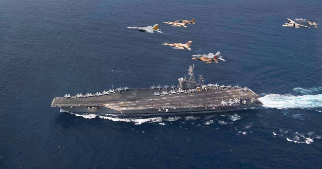 Cazas marroquíes y estadounidenses sobrevuelan el portaaviones nuclear estadounidense USS Eisenhower en las maniobras Lightning Handshake 2021