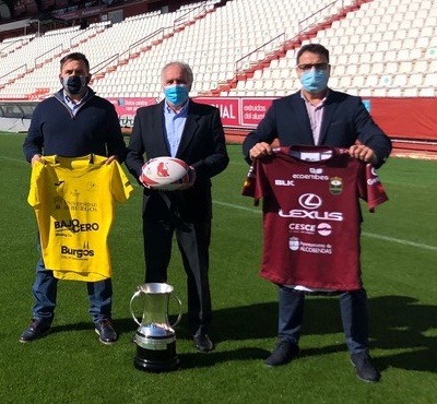 El presidente de la FER con representantes de los dos clubes en el Carlos Belmonte