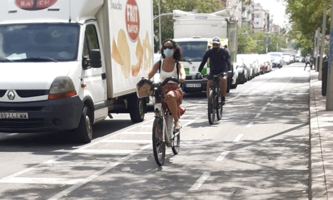 carril bici en Madrid sin casco
