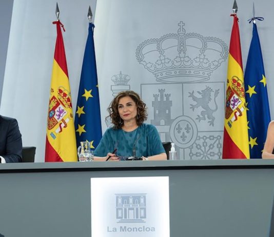 La ministra de Hacienda y portavoz del Gobierno, María Jesús Montero, la ministra de Igualdad, Irene Montero, y el ministro de Justicia, Juan Carlos Campo, durante la rueda de prensa posterior a la reunión del Consejo de Ministros