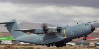 El ‘A400M’, conocido como ‘Atlas’, es el primer avión de transporte militar de gran capacidad con tecnología europea y participación española. Actualmente está llevando a cabo los vuelos Dubái-Kabul-Dubái para la evacuación de personas desde Afganistán hasta España