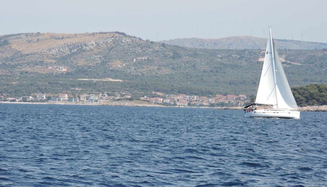 Croacia costa dálmata velero © abianco