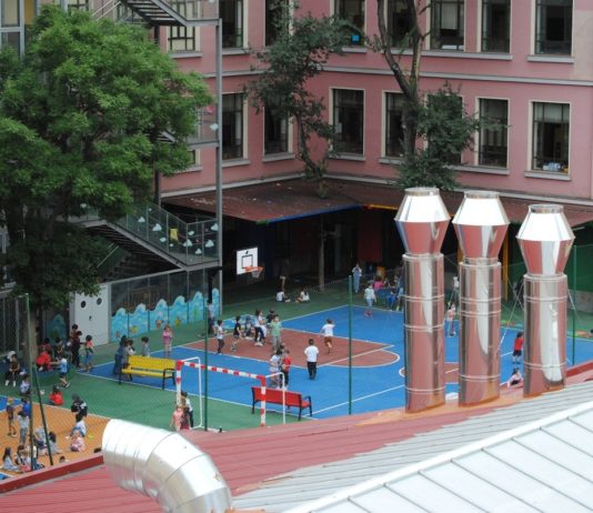 Cocinas chimeneas sobre colegio Miguel de Unamuno