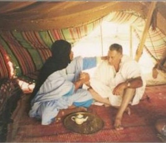 Javier Perote en una visita al Sahara Occidental