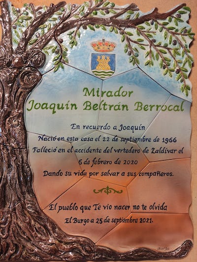 Vecinos de El Burgo en el homenaje a Joaquín Beltrán