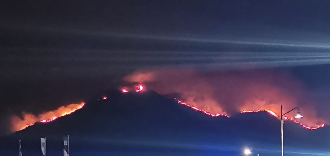 Maite Arnáiz, imagen del incendio desde una terraza de Estepona, 12SEP2021 23:00 horas